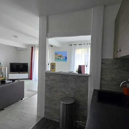 Kris A La Apartment *