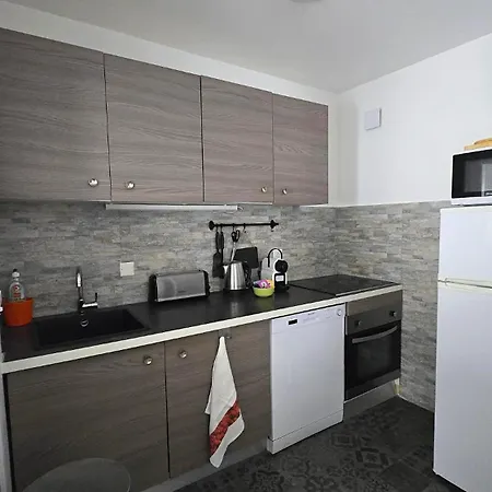 Kris A La Apartment *